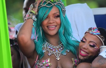 Αποκαλυπτική η Rihanna στο καρναβάλι των Μπαρμπέιντος