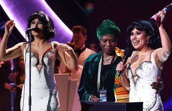 BRIT Awards 2024: Η RAYE έσπασε όλα τα ρεκόρ – Οι νικητές των βραβείων