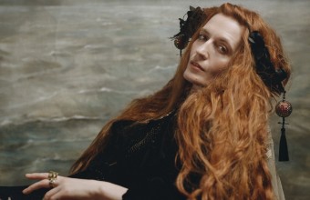 Οι Florence + The Machine κυκλοφορούν το νέο τραγούδι «King»