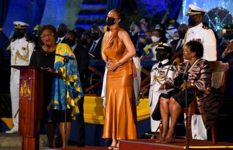  Η Rihanna τιμήθηκε ως «Εθνικός Ήρωας» των Μπαρμπάντος