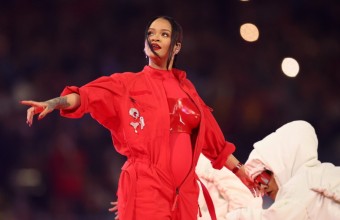 H Rihanna επέστρεψε! Η εμφάνιση της στο ημίχρονο του Super Bowl 