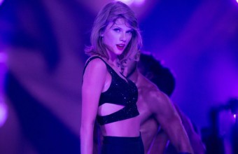  Η Taylor Swift «πρέπει να παραπεμφθεί σε δίκη» για το «Shake It Off» ακόμα και αν είναι «δυσαρεστημένη»