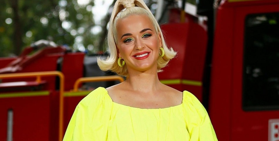Η Katy Perry εμφανίστηκε στο «American Idol» ντυμένη ως αντισηπτικό!