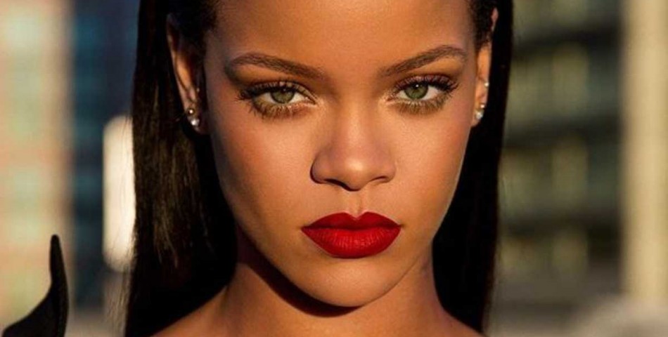 Η Rihanna εμφανίστηκε με μώλωπες στο πρόσωπο