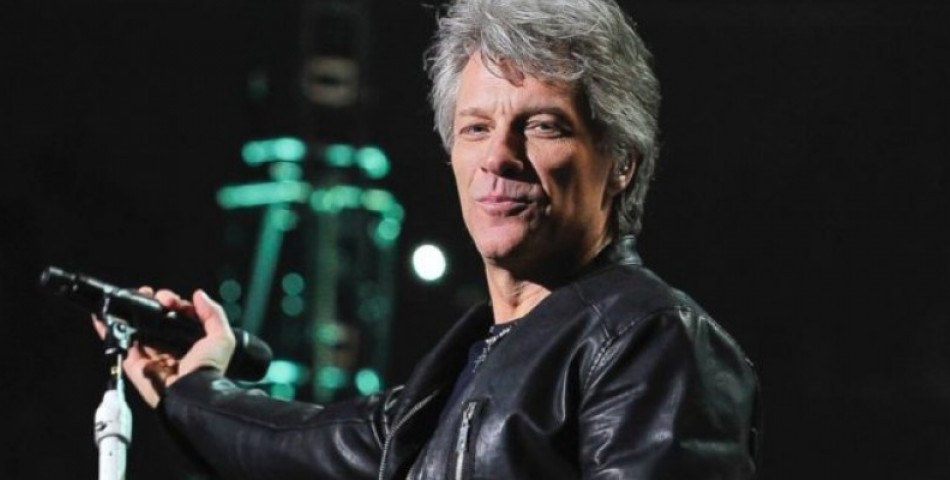 Ο Bon Jovi πλένει τα πιάτα στην κουζίνα του φιλανθρωπικού εστιατορίου του εν μέσω κορωνοϊού