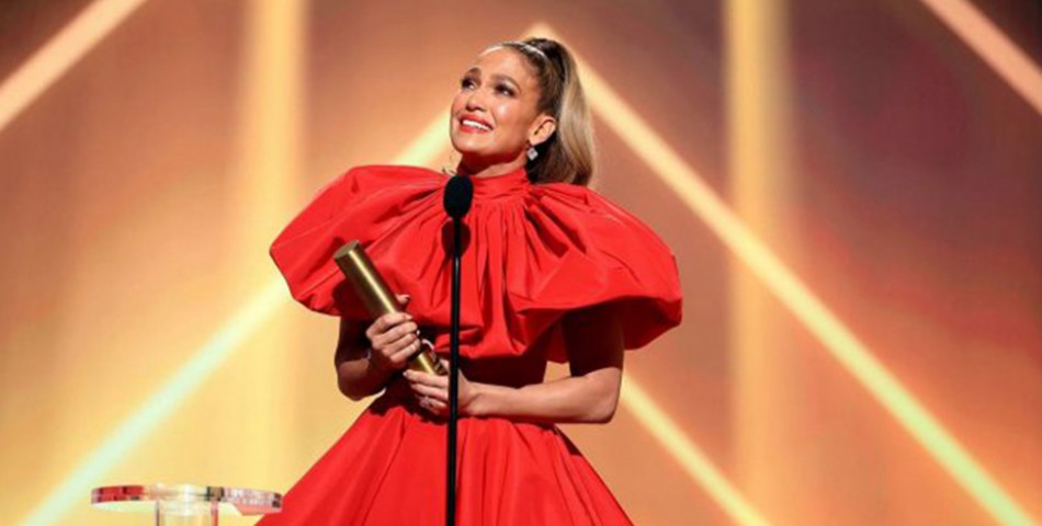 Η Jennifer Lopez δάκρυσε παραλαμβάνοντας το «Icon Award» των People’s Choice Awards 2020 !