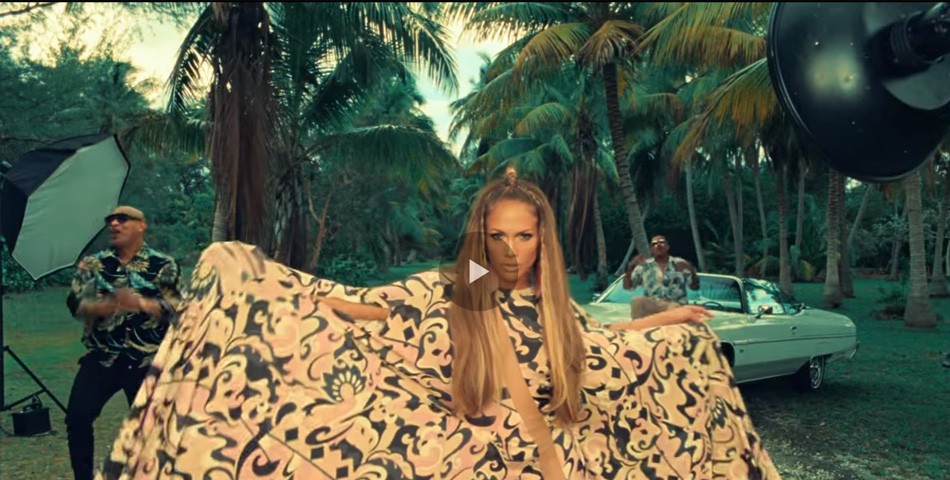 Η Jennifer Lopez «απογειώνει» τη διάθεση για χορό στο video του «Ni Tu Ni Yo» (video)