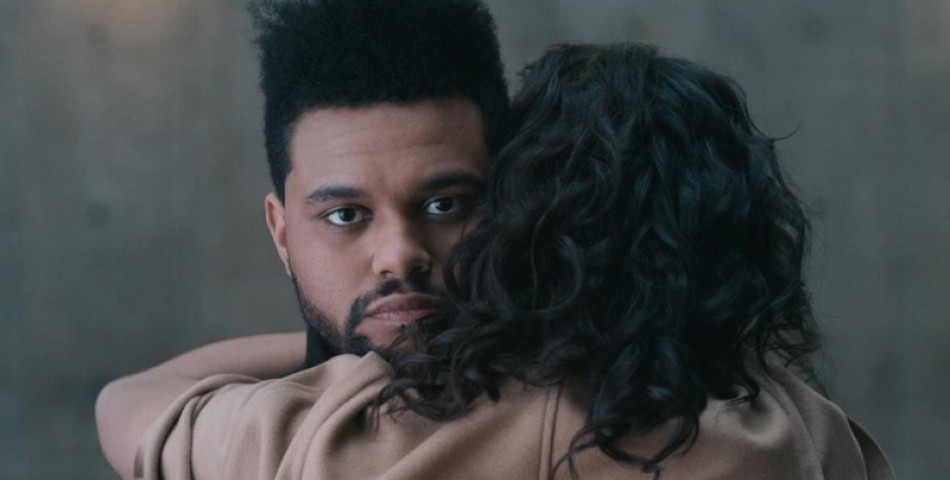Ο The Weeknd ακούει όλα τα μυστικά σου με το video clip του «Secrets»