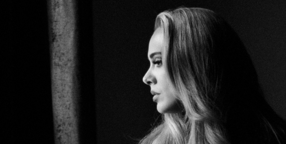 Η Adele επέστρεψε με το «Easy On Me» – Ακούστε το υπέροχο νέο τραγούδι της στον ZOO!