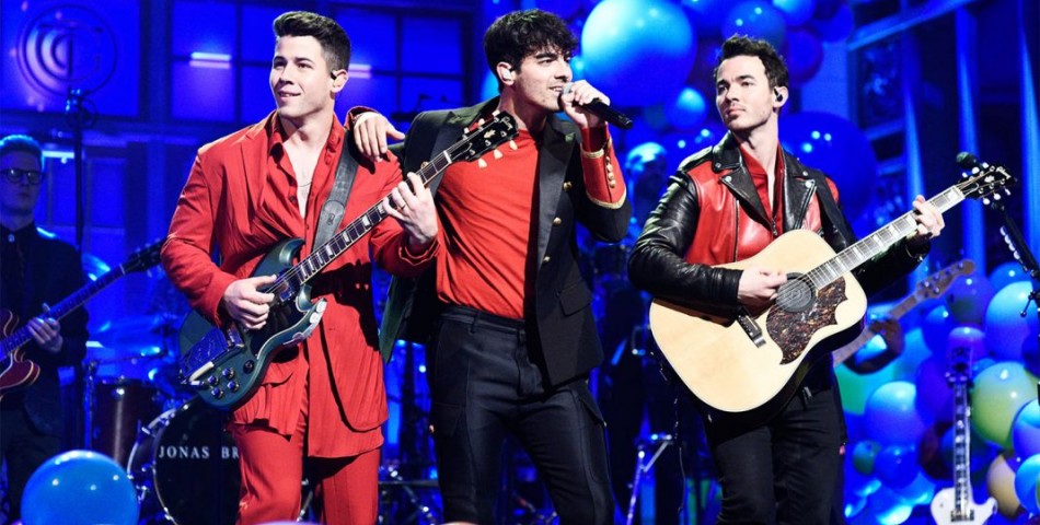 Ο Nick Jonas λέει ότι οι Jonas Brothers «περιμένουν την κατάλληλη στιγμή» για να κυκλοφορήσουν νέα μουσική!