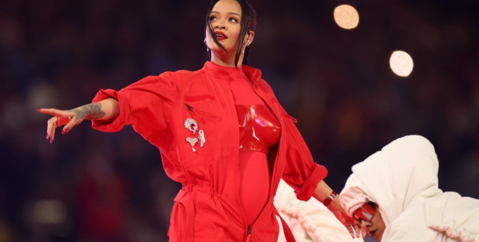 H Rihanna επέστρεψε! Η εμφάνιση της στο ημίχρονο του Super Bowl 